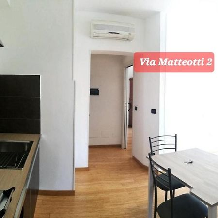 Via Matteotti & Via Carracci Apartments Bologna Bagian luar foto