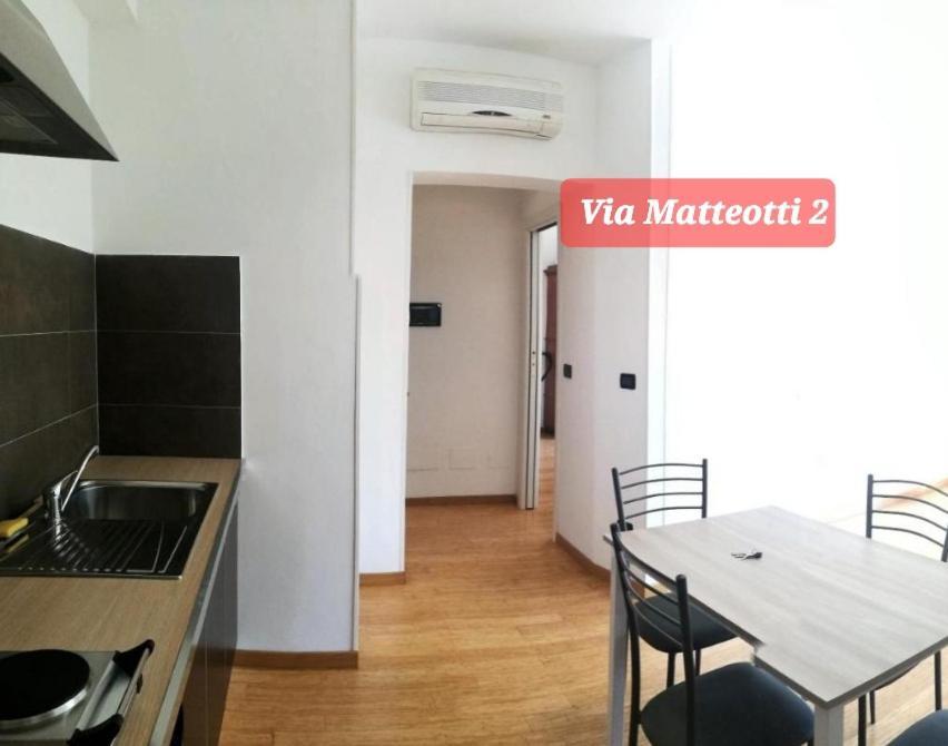 Via Matteotti & Via Carracci Apartments Bologna Bagian luar foto