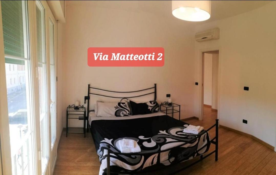 Via Matteotti & Via Carracci Apartments Bologna Bagian luar foto