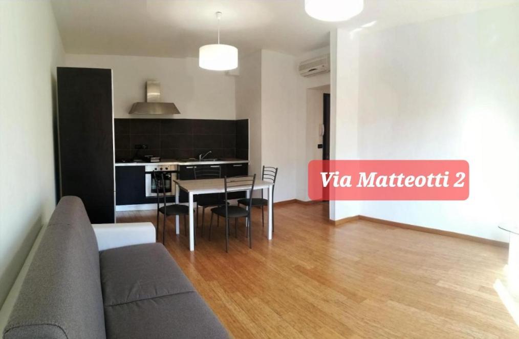 Via Matteotti & Via Carracci Apartments Bologna Bagian luar foto